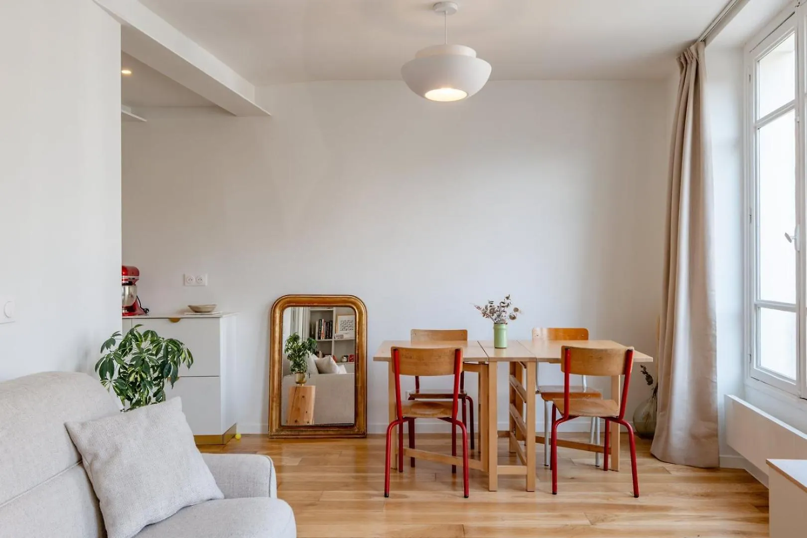 Cozy Faubourg St Martin Retreat Lägenhet Paris